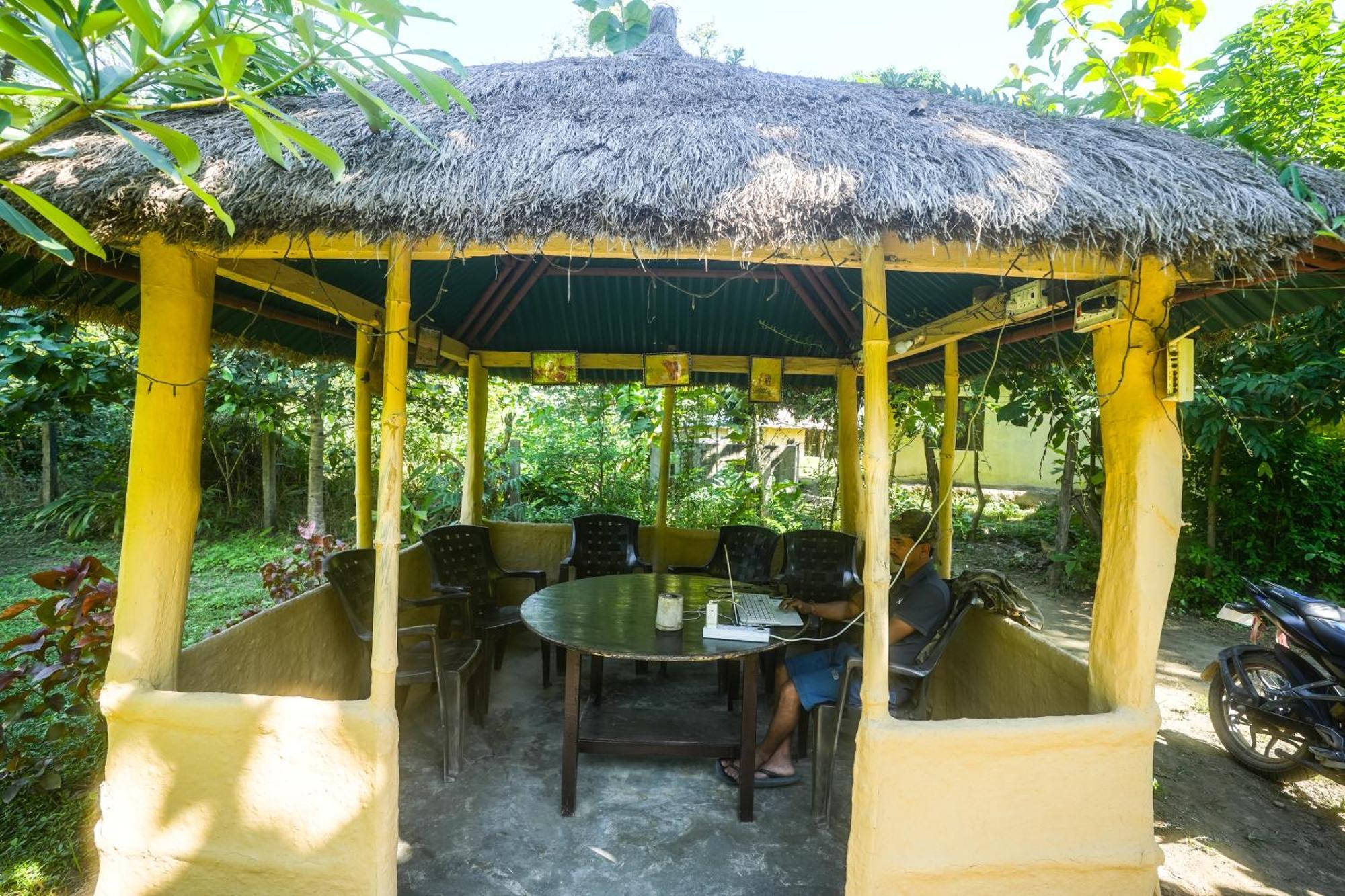 Wild Planet Eco Retreat Hotel Bardiya Exterior photo
